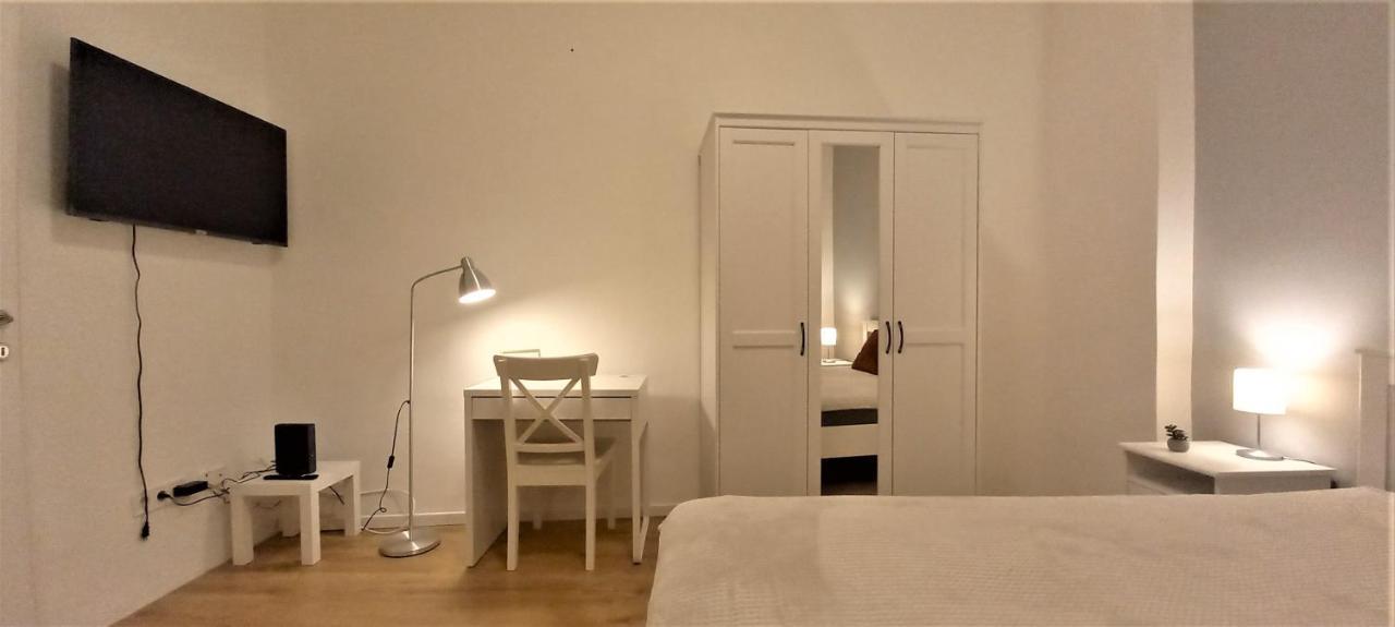 Ferienwohnung Quiet And Private Studio In The Center Budapest Exterior foto